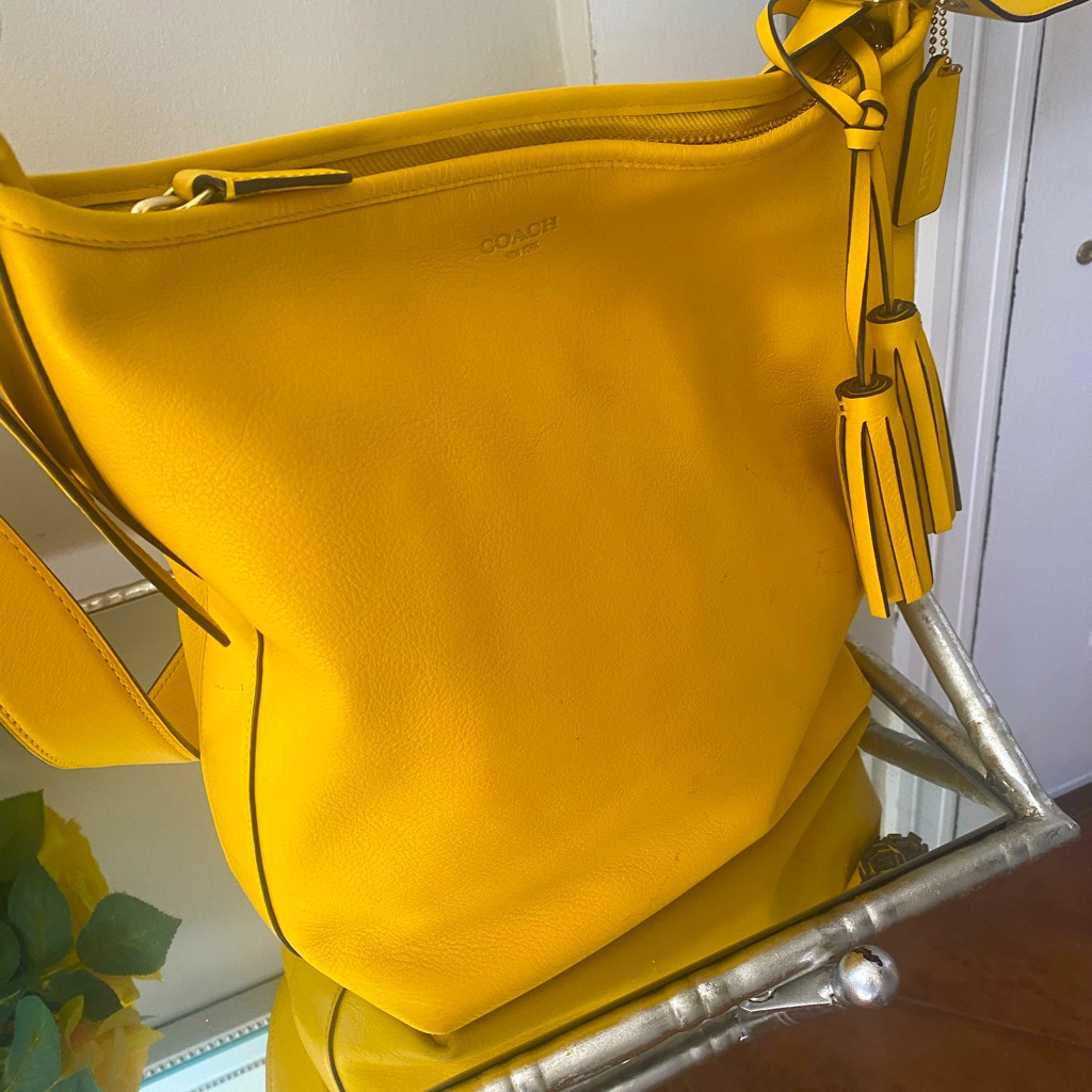 Stunning Coach Leather Bag With Gold Hardware.